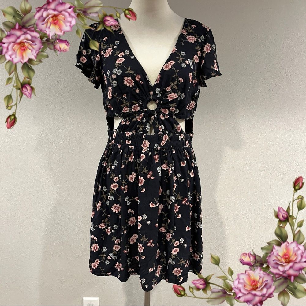 American Eagle Outfitters floral‎ Flutter Sleeve Sundress with cut out details